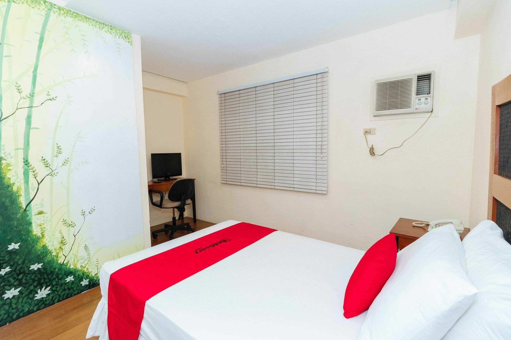 Reddoorz @ Amorsolo Makati Makati City Exteriér fotografie