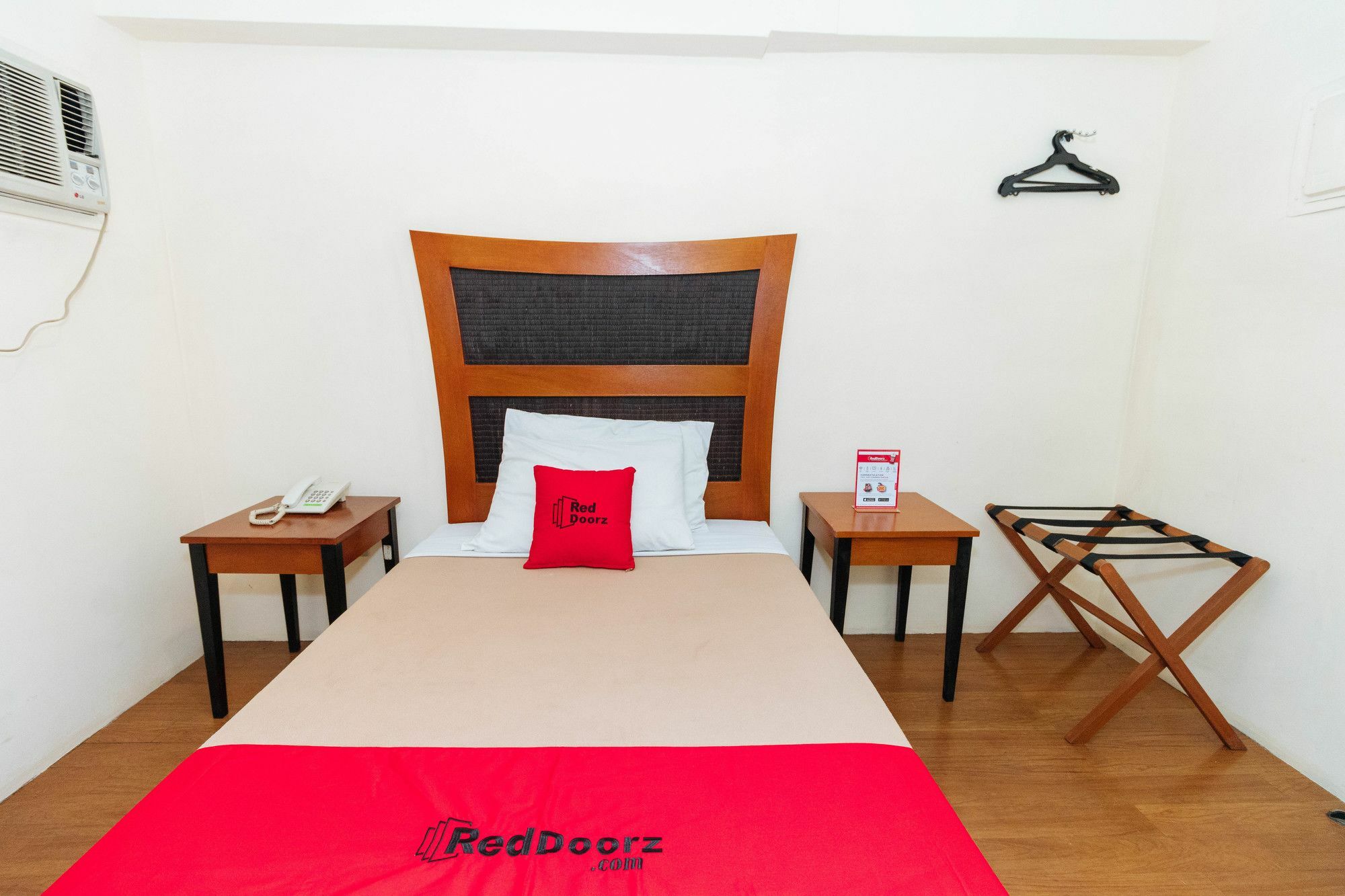 Reddoorz @ Amorsolo Makati Makati City Exteriér fotografie