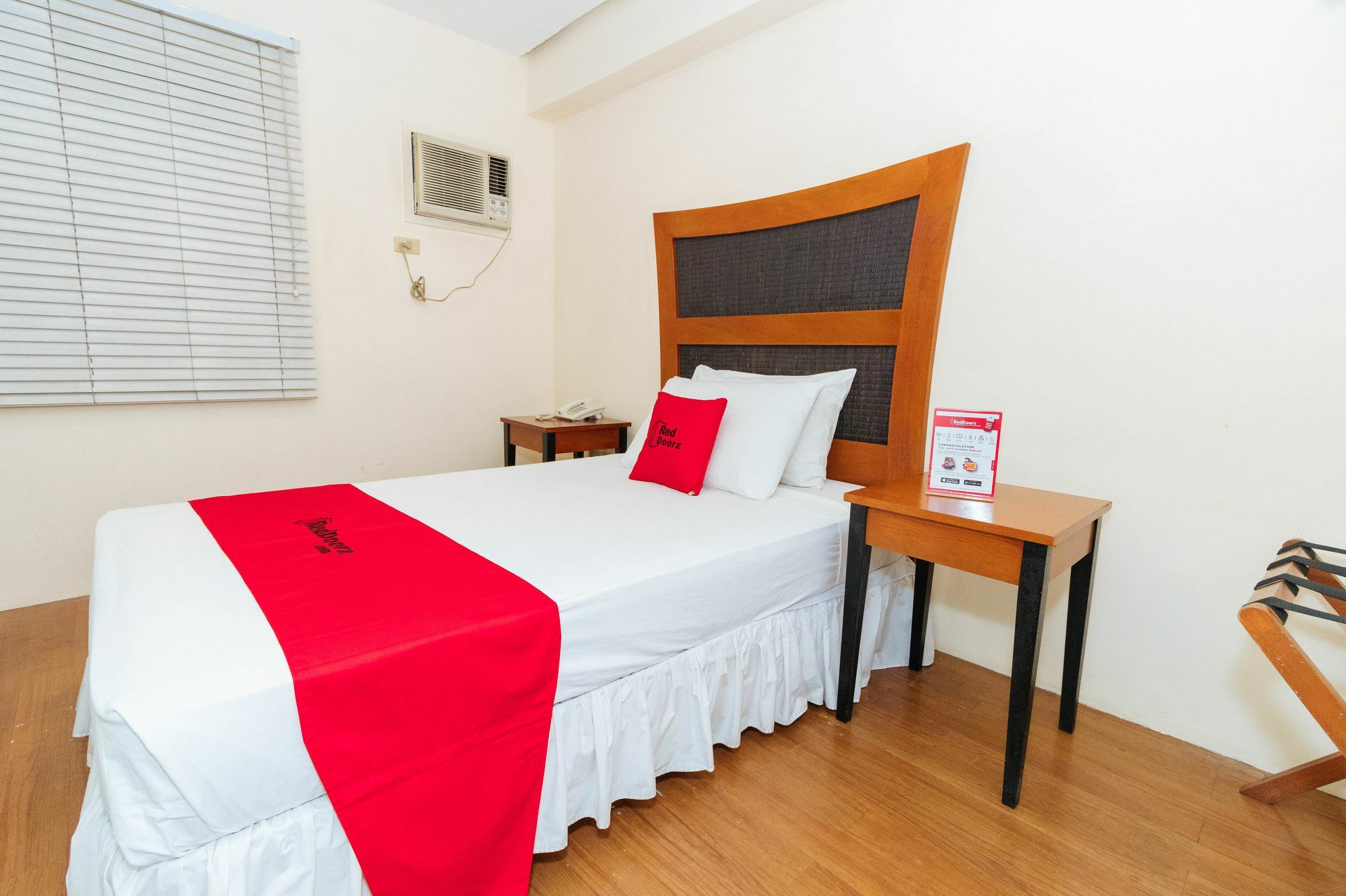 Reddoorz @ Amorsolo Makati Makati City Exteriér fotografie
