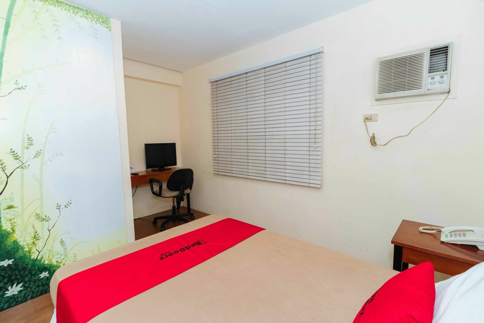 Reddoorz @ Amorsolo Makati Makati City Exteriér fotografie