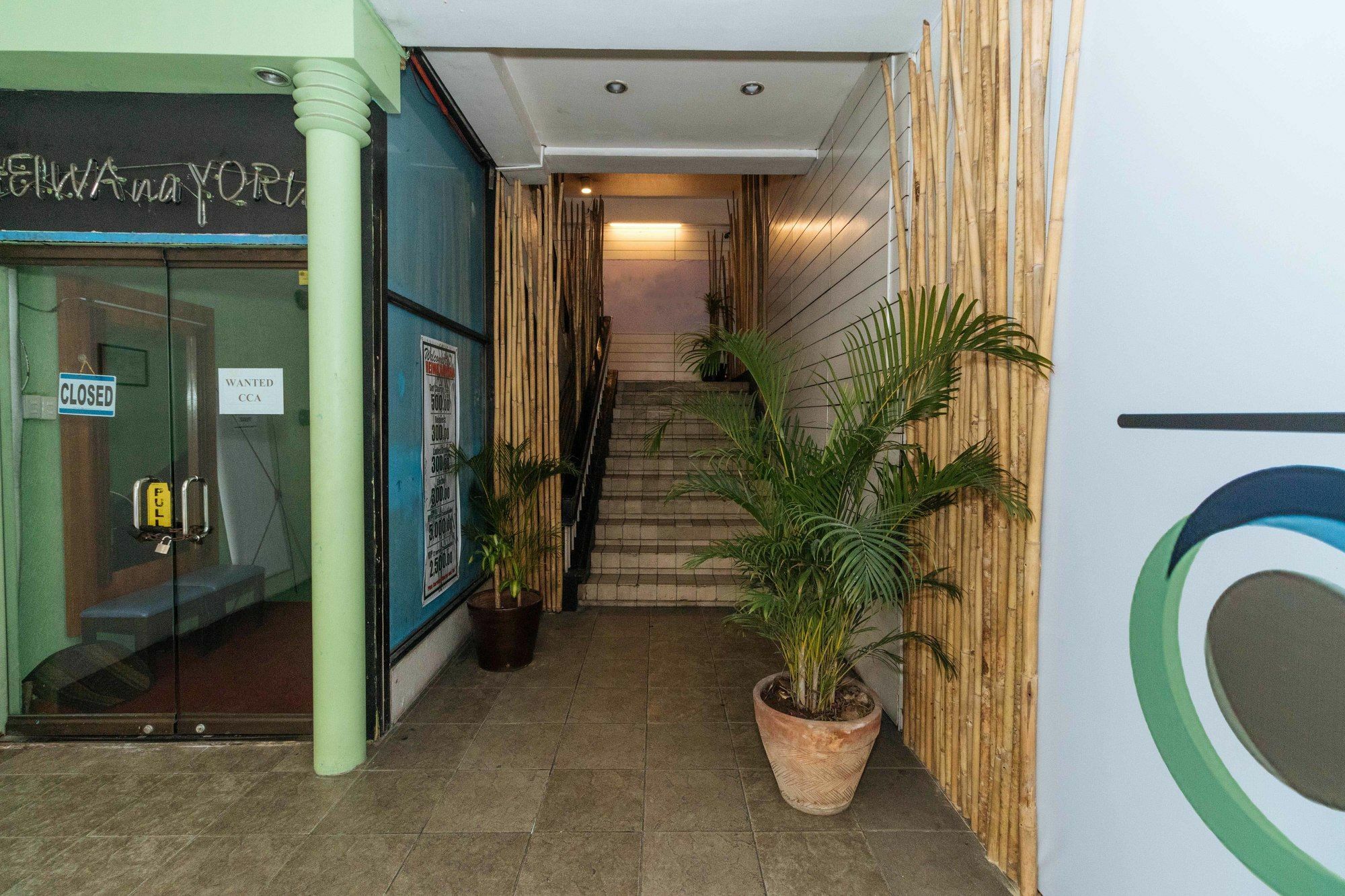 Reddoorz @ Amorsolo Makati Makati City Exteriér fotografie