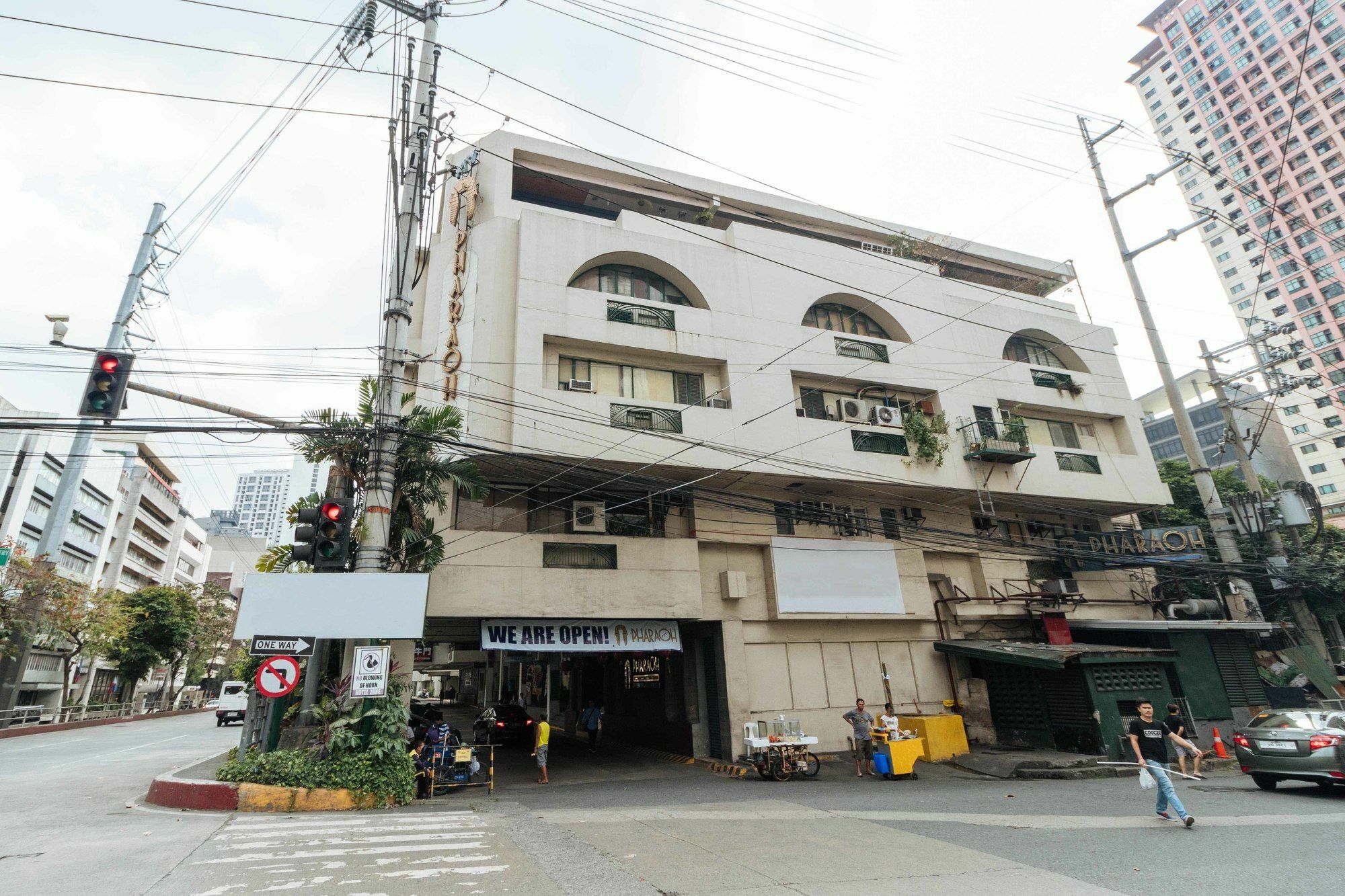 Reddoorz @ Amorsolo Makati Makati City Exteriér fotografie