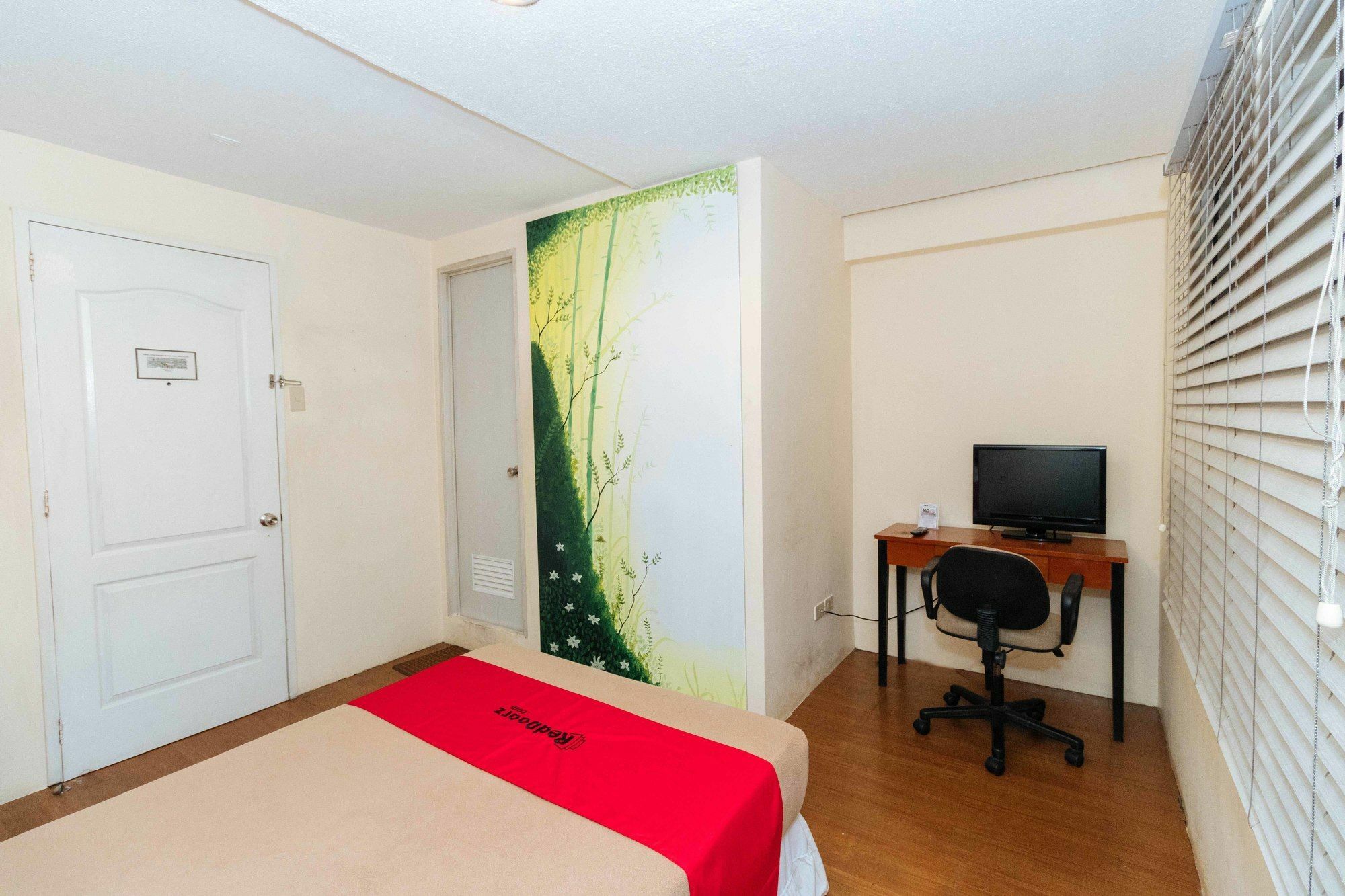 Reddoorz @ Amorsolo Makati Makati City Exteriér fotografie